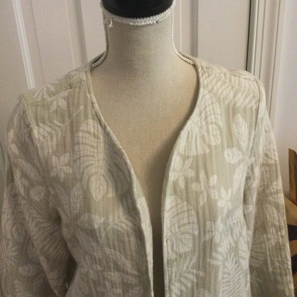 Tahari- Beautiful Long Linen Blazer with Open front. Size M - Picture 2 of 12